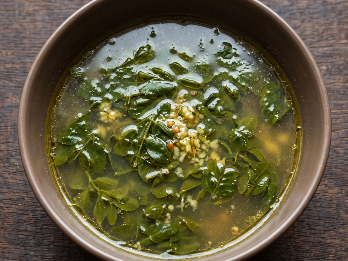 Bouillon de brèdes mouroungue – La Réunion