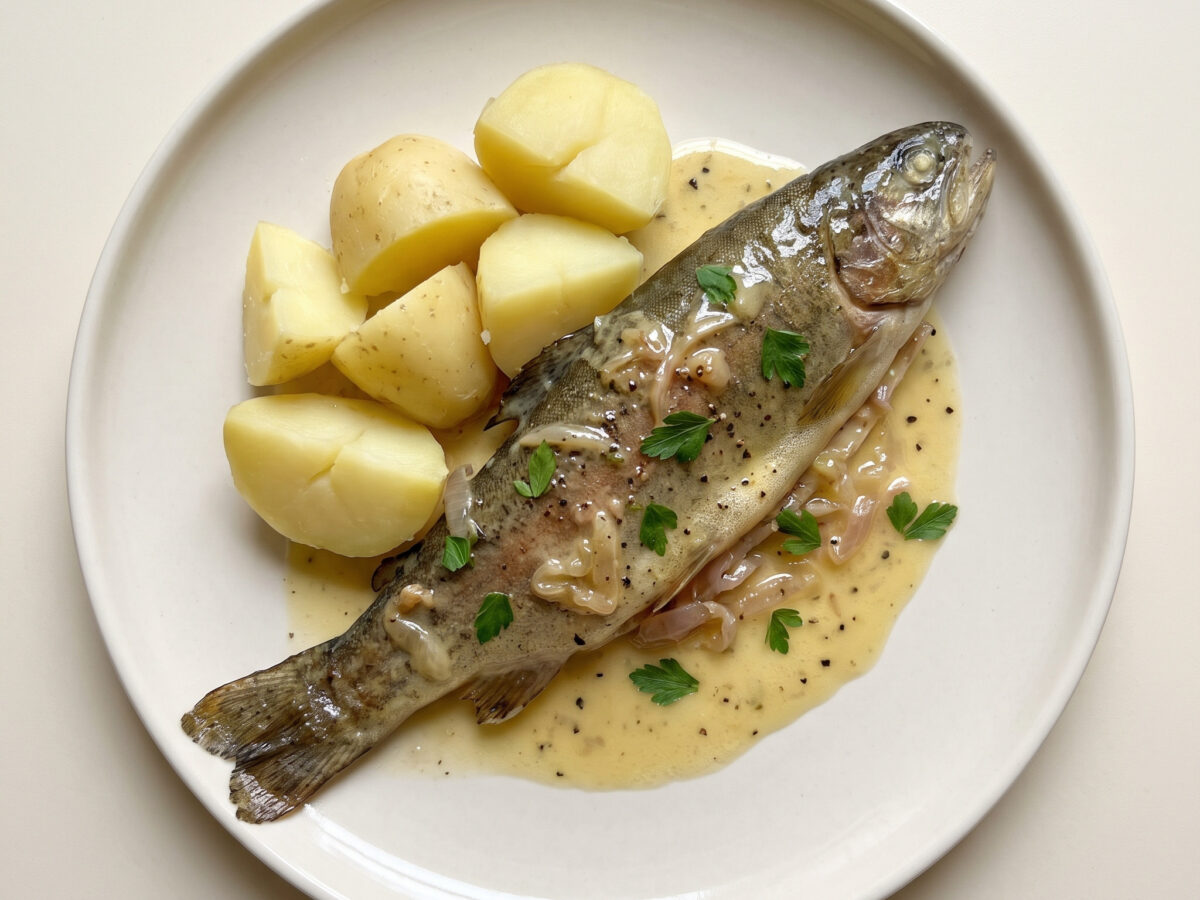 Forelle mit der goldenen Jura-Sauce