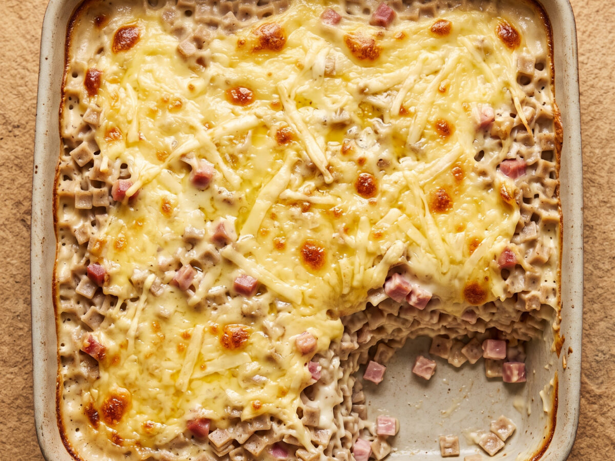 Goldbrauner Crozet-Gratin aus Savoyen