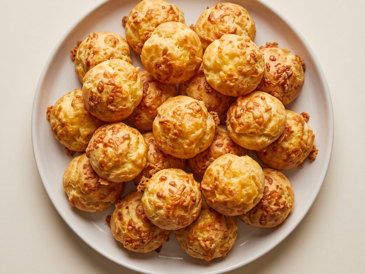Gougères au comté – luftiges Käsegebäck aus Burgund