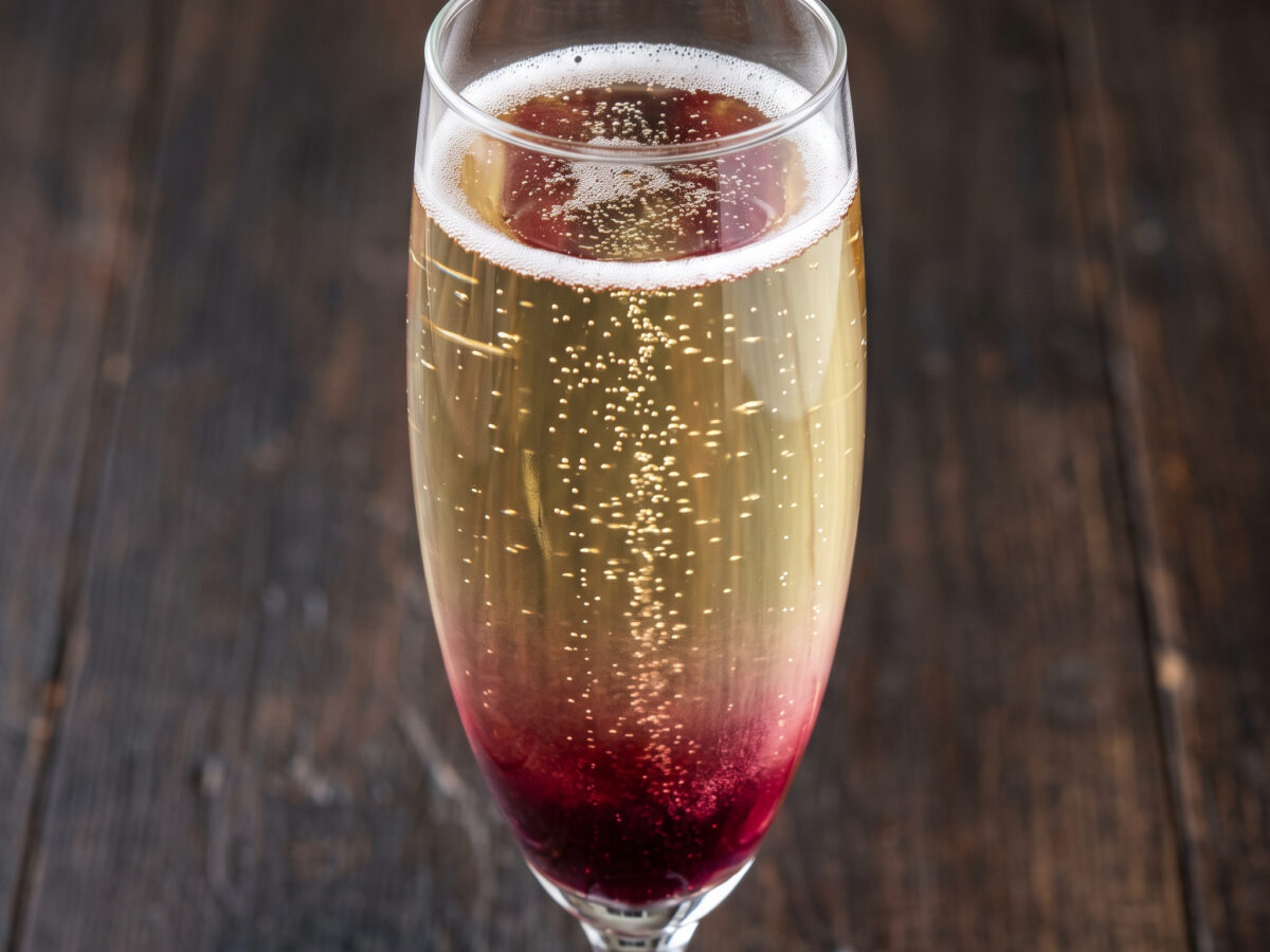 Kir normand: Cidre mit Pfirsichlikör