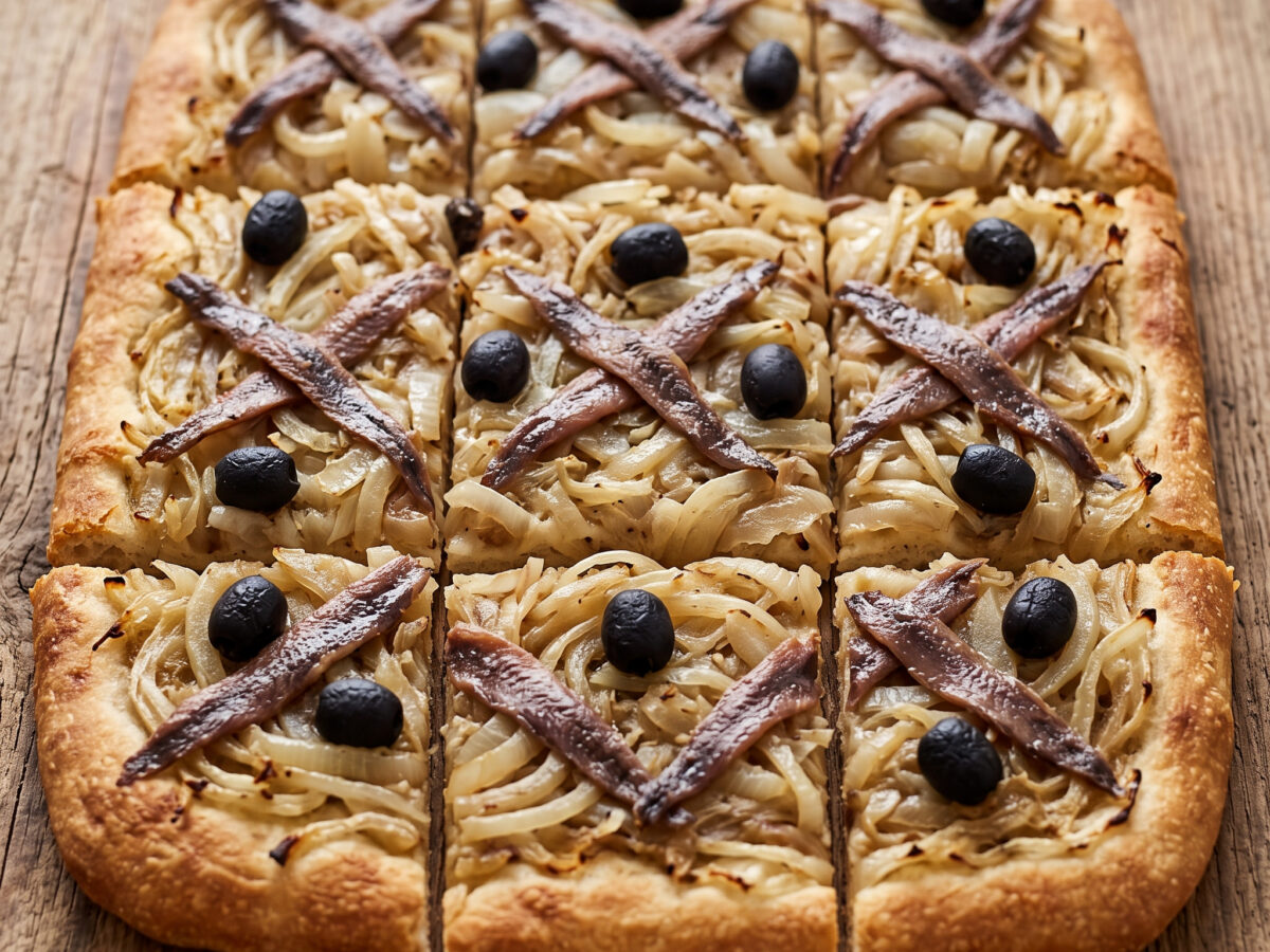 Pissaladière mit Zwiebeln, Sardellen und Oliven