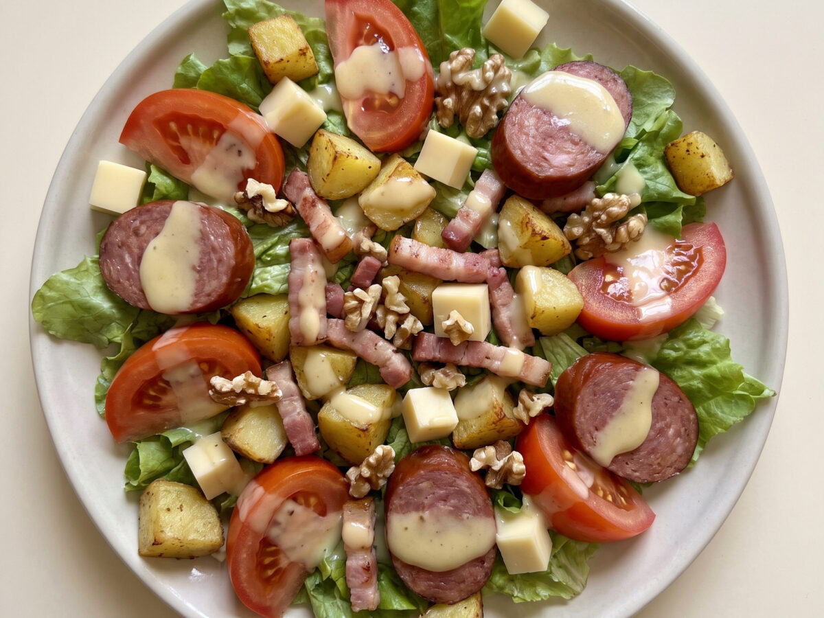 Salade comtoise mit Saucisse de Morteau