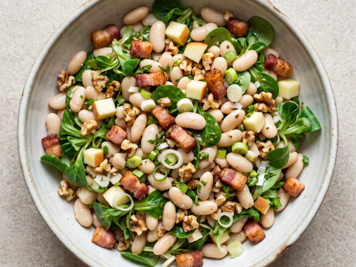 Salade de cocos de Paimpol mit Apfel und Speck