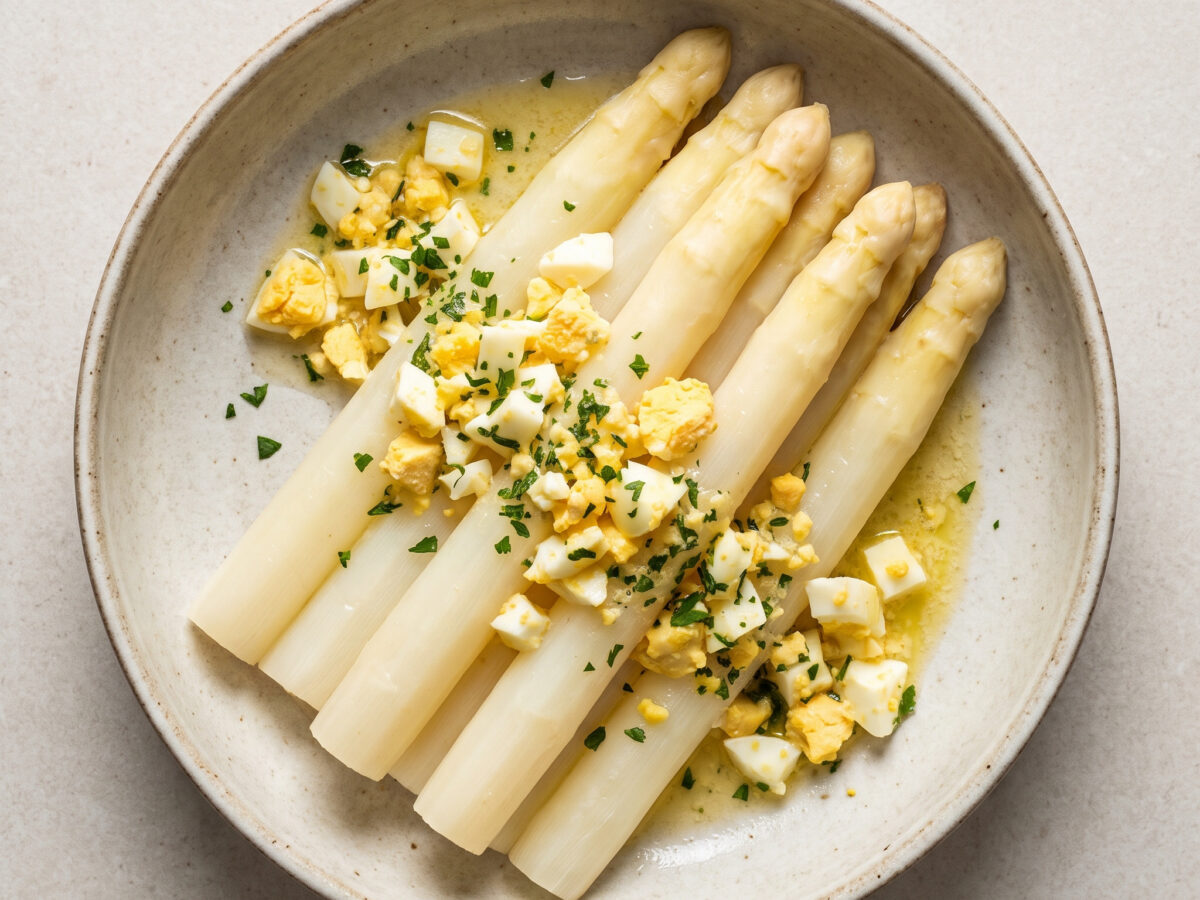 Asperges à la flamande: Spargel mit Ei und Butter