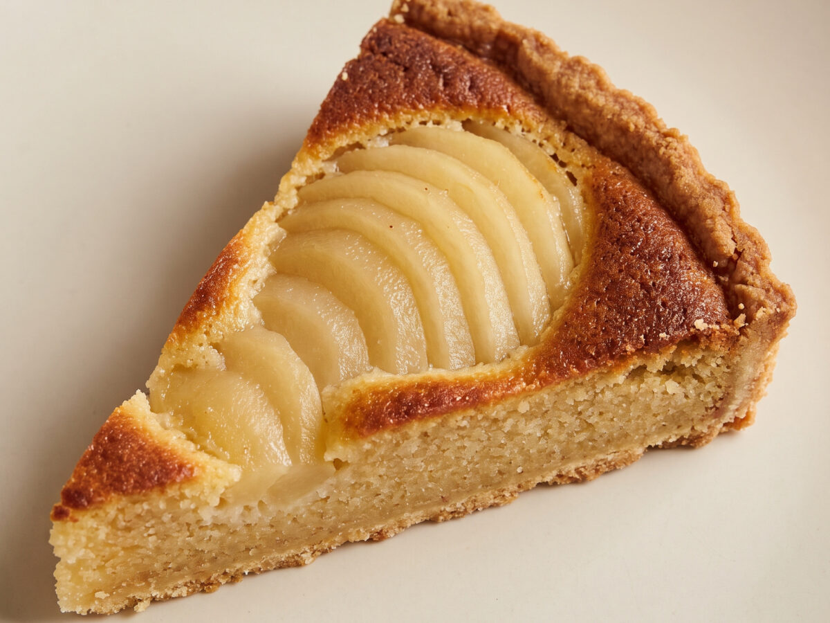 Tarte Bourdaloue mit pochierten Birnen